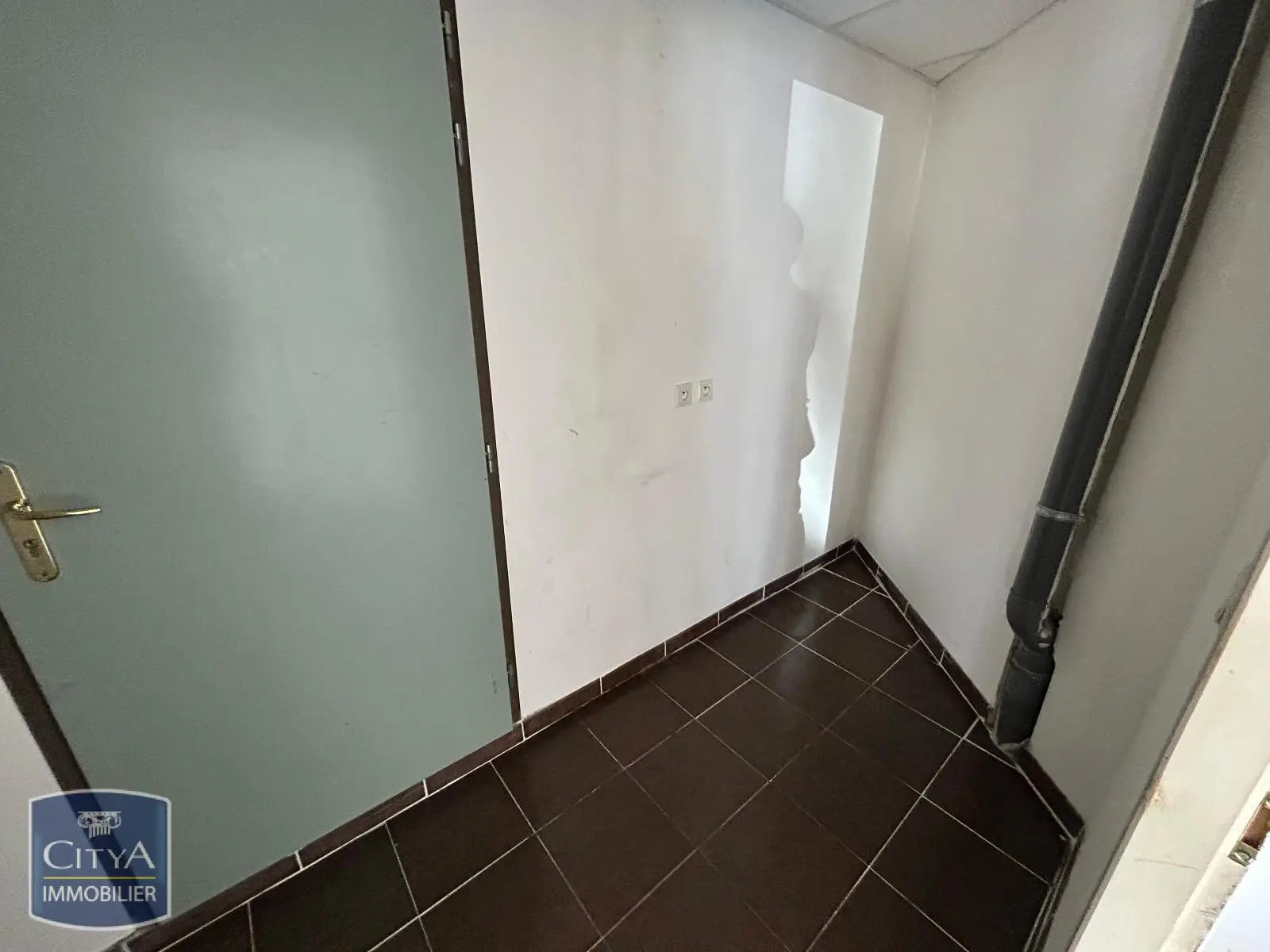 Photo 6 Local Commercial