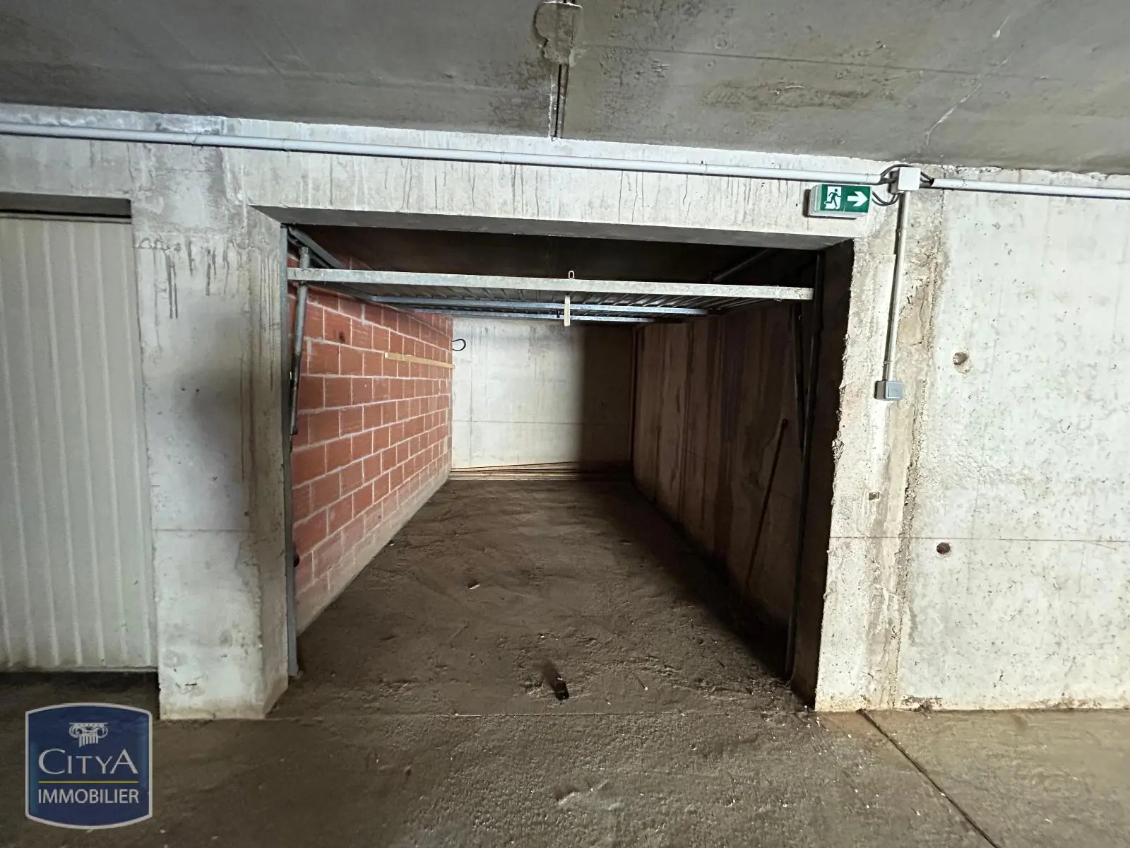 Photo 2 Parking