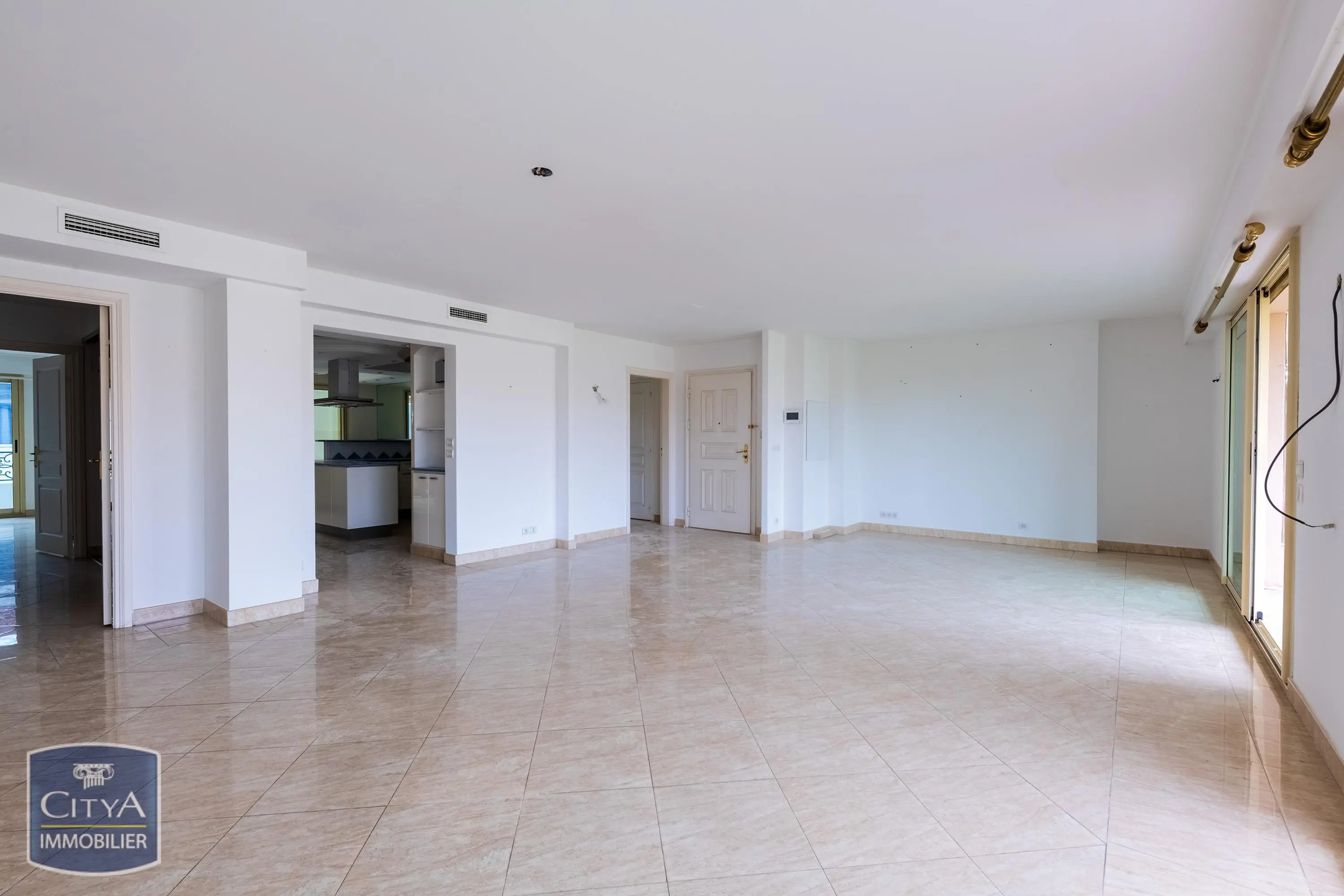 Photo 2 Appartement 4 pièces 150m²
