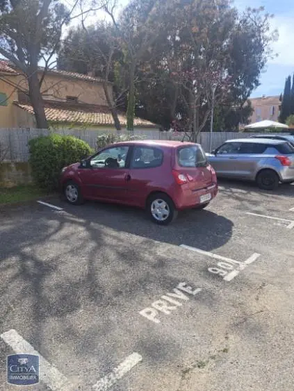 Photo 1 Parking