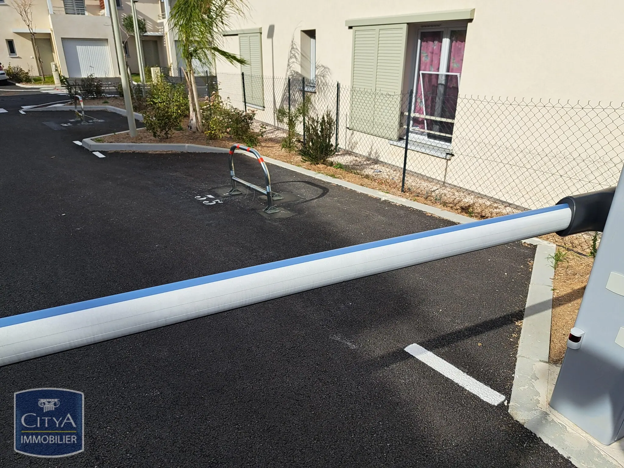 Photo 3 Parking