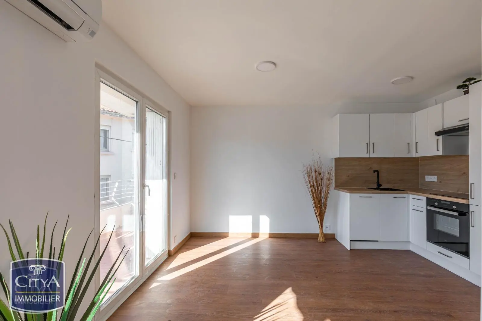 Photo 1 Appartement 1 pièce 27m²