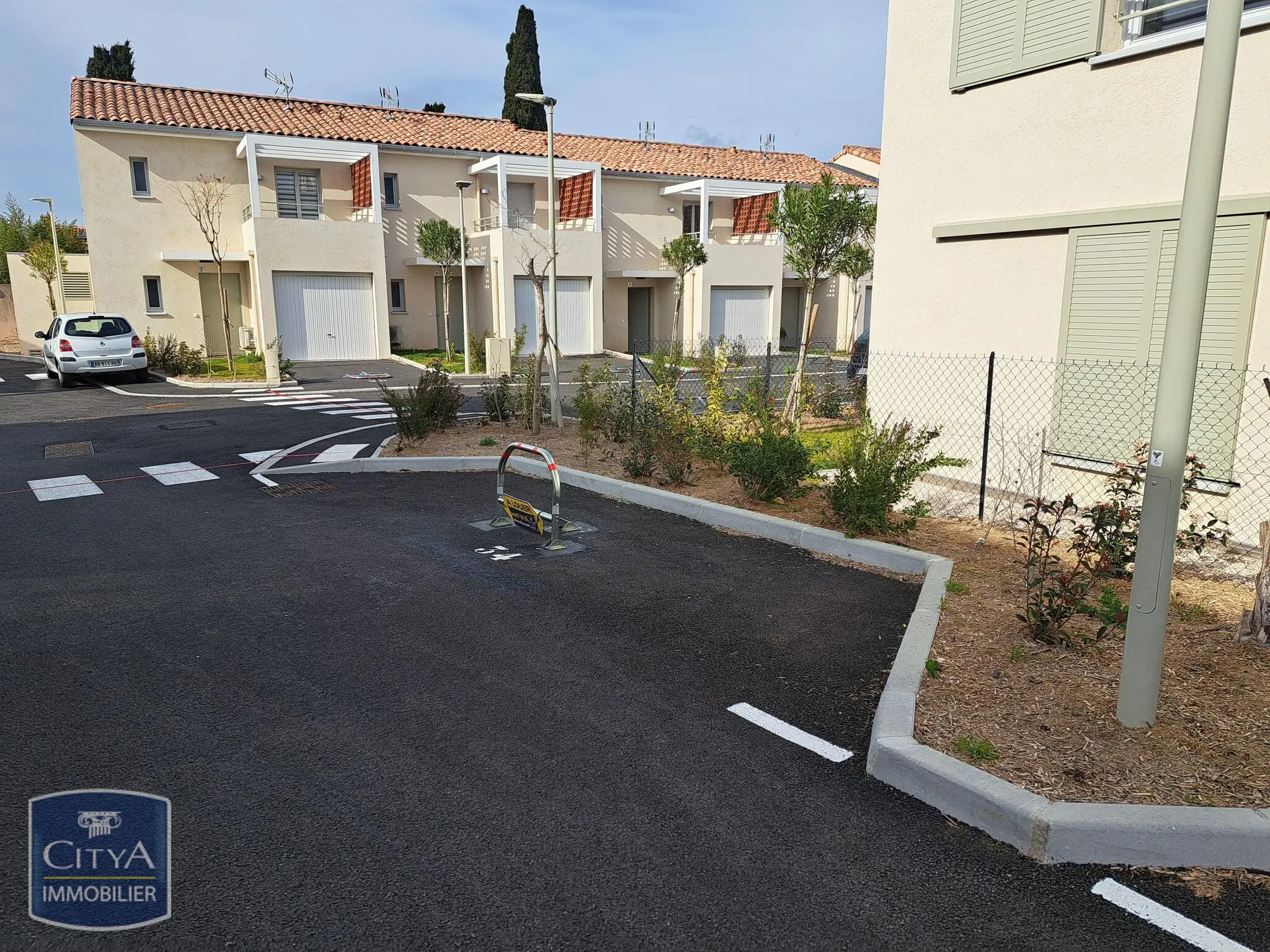 Photo 4 Parking