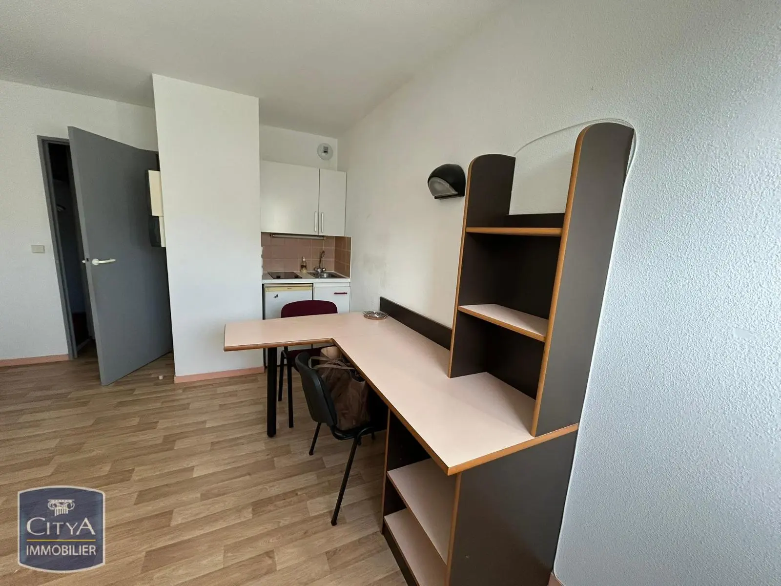 Photo 2 Appartement 1 pièce 19.81m²