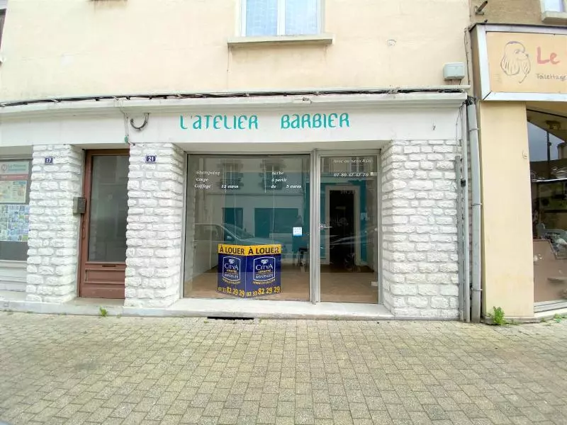 Illustration pour Local Commercial 16m² Photo Local Commercial 16m²