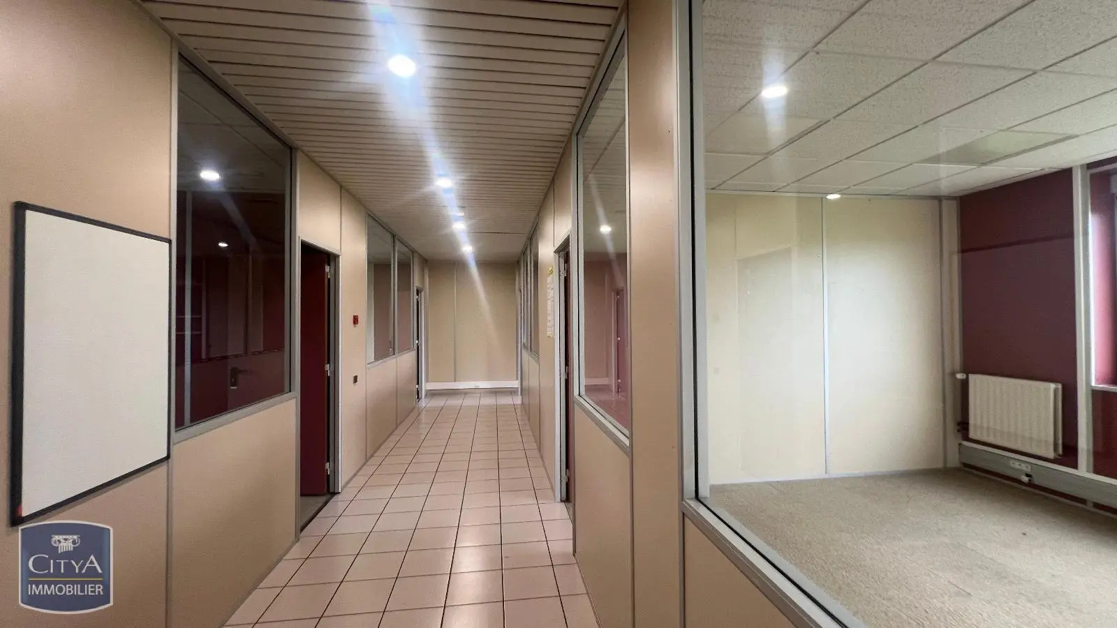 Photo 1 Local Professionnel 6 pièces 120m²