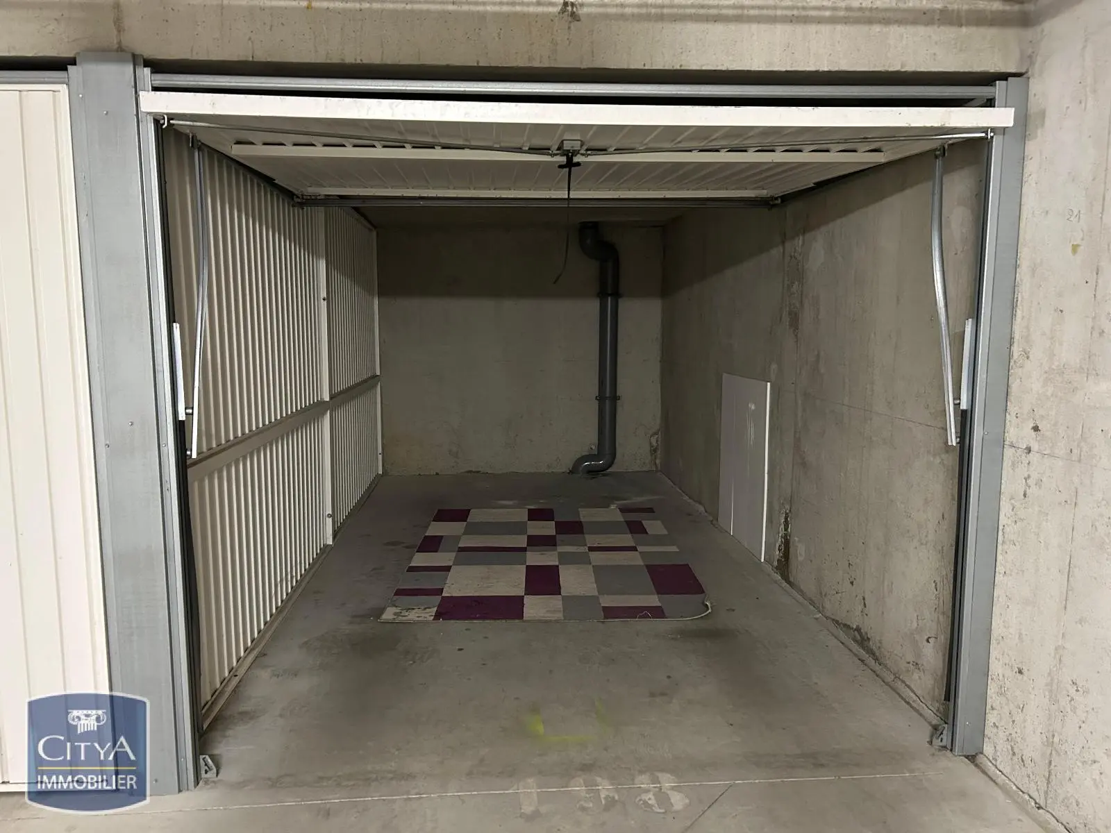 Photo 2 Parking