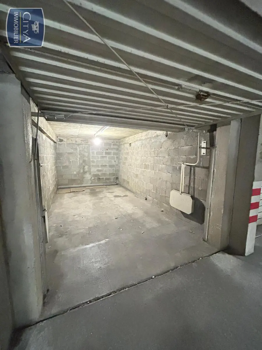 Photo 2 Parking