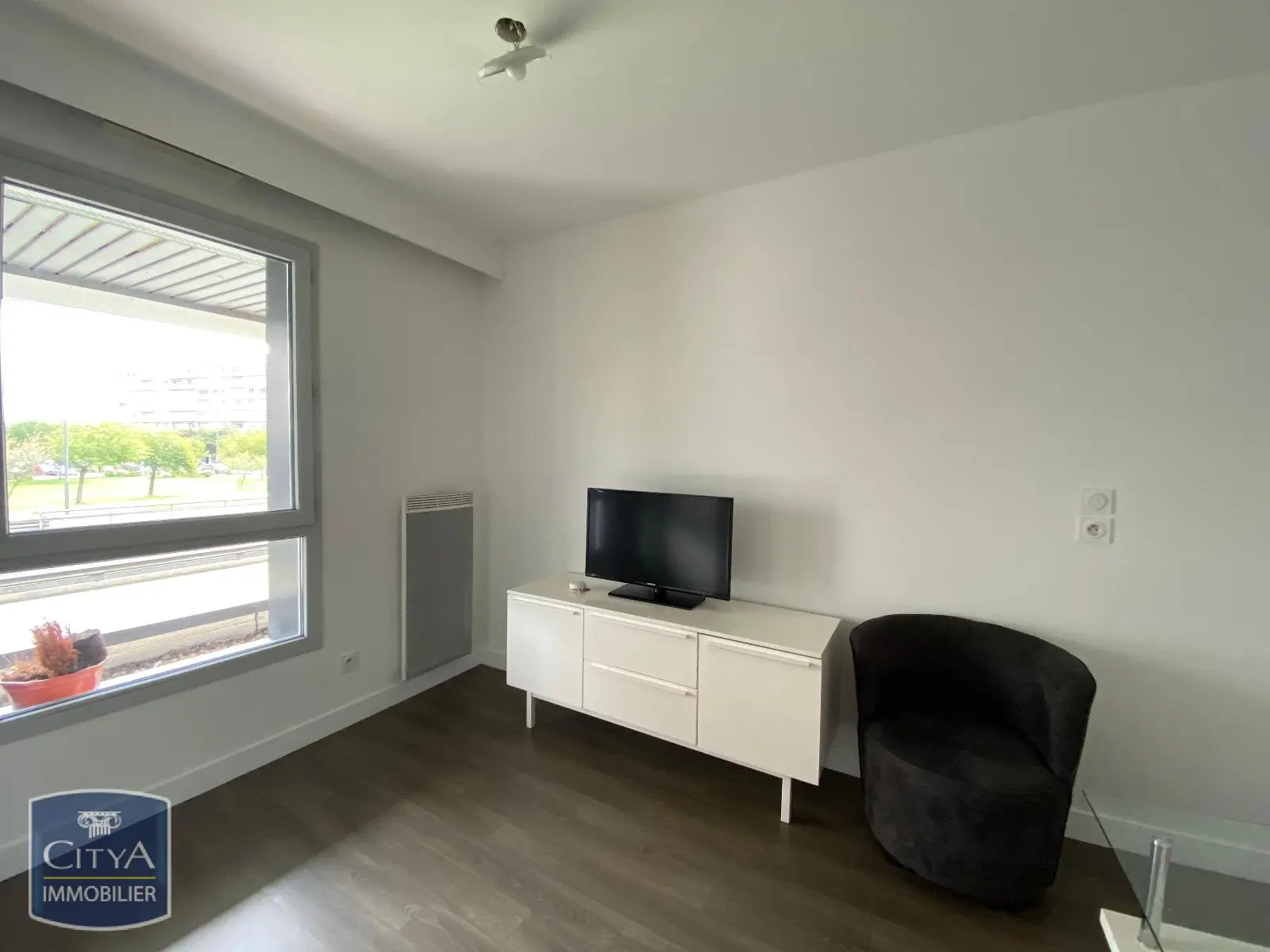 Photo 2 Appartement 1 pièce 24.79m²