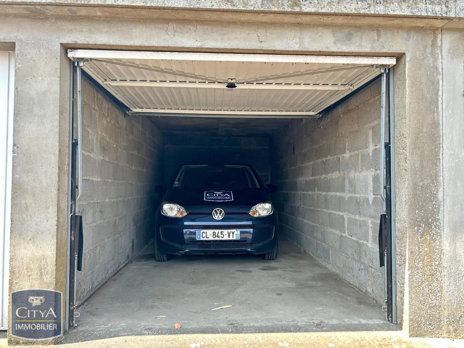 Photo 2 Parking