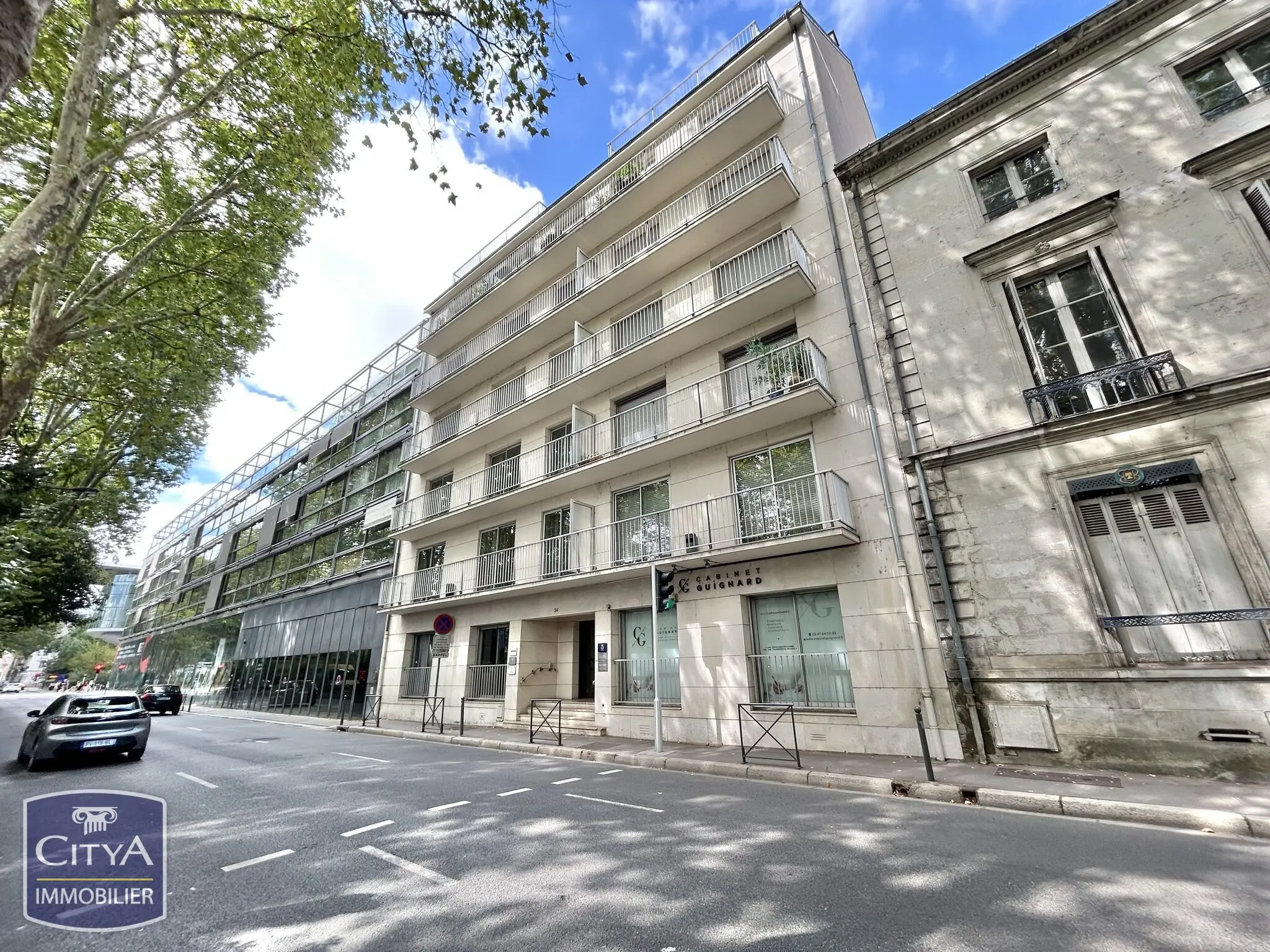 Photo 1 Local Professionnel 87.77m²