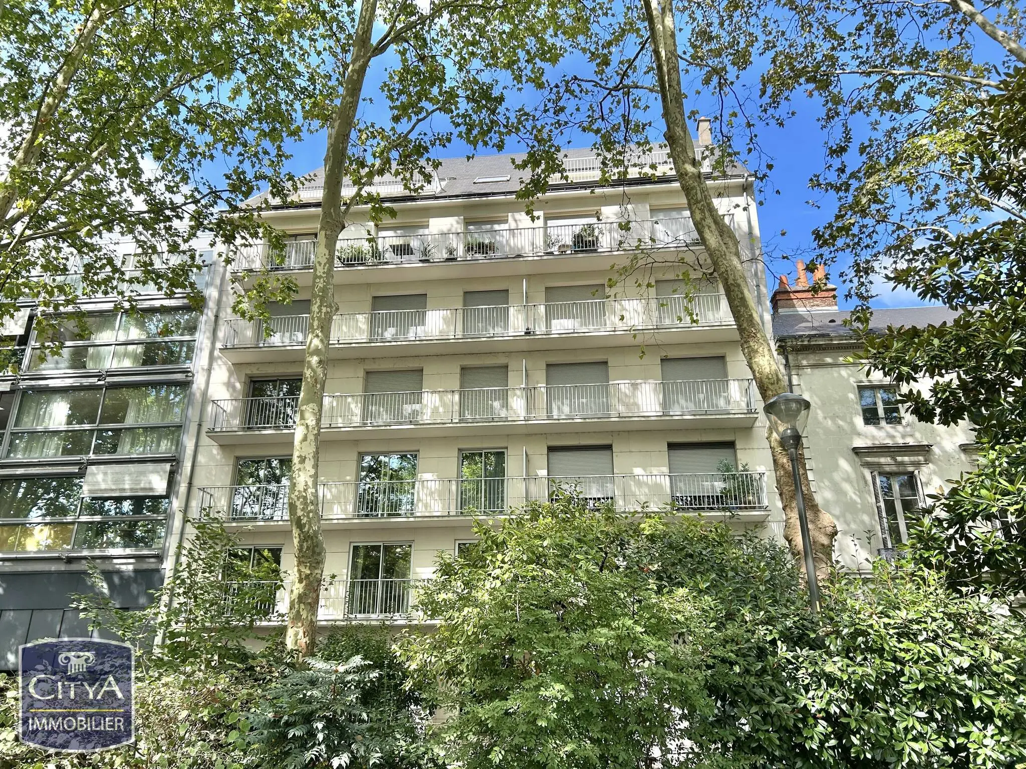 Photo 2 Local Professionnel 87.77m²