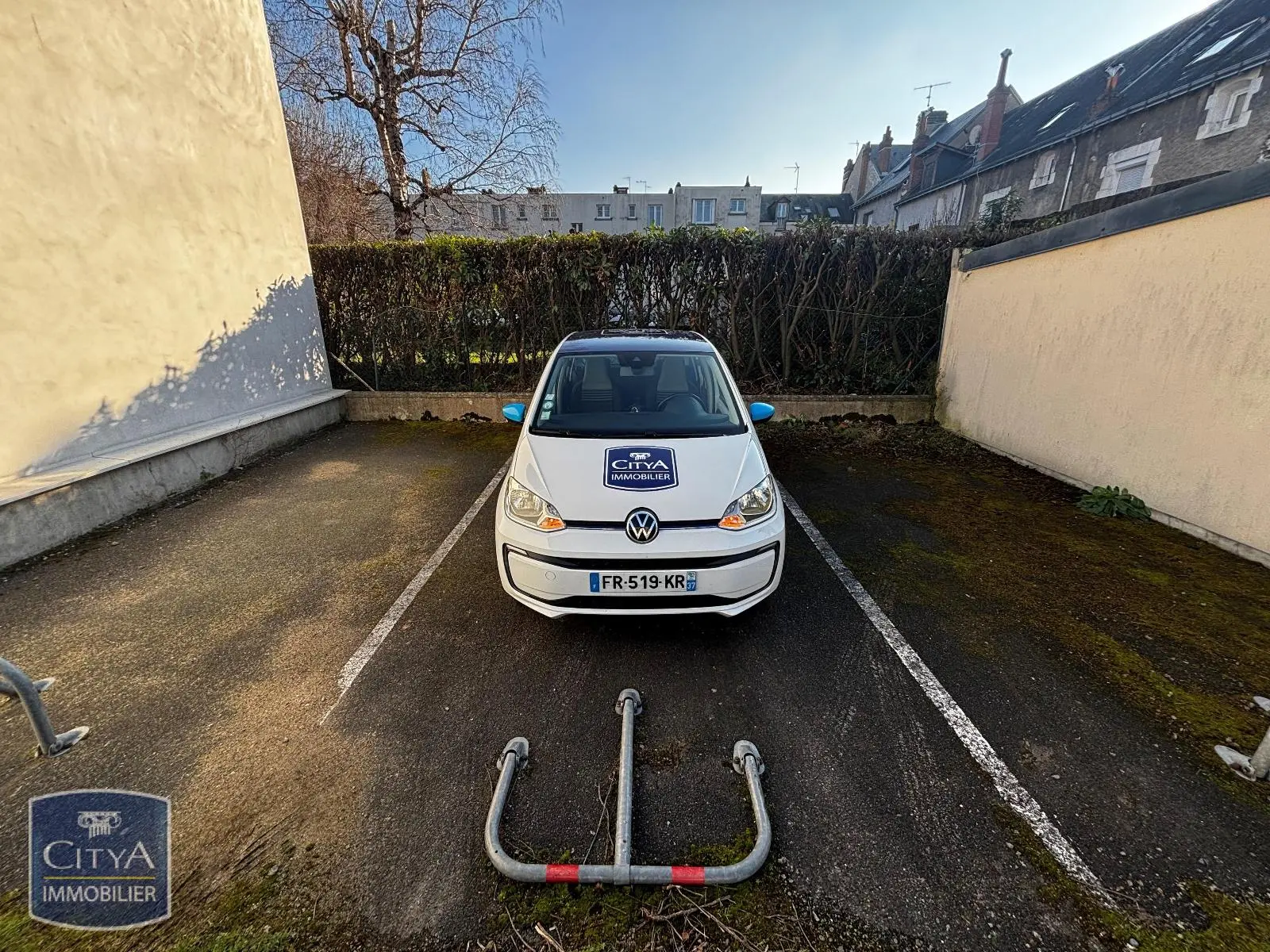 Photo 1 Parking