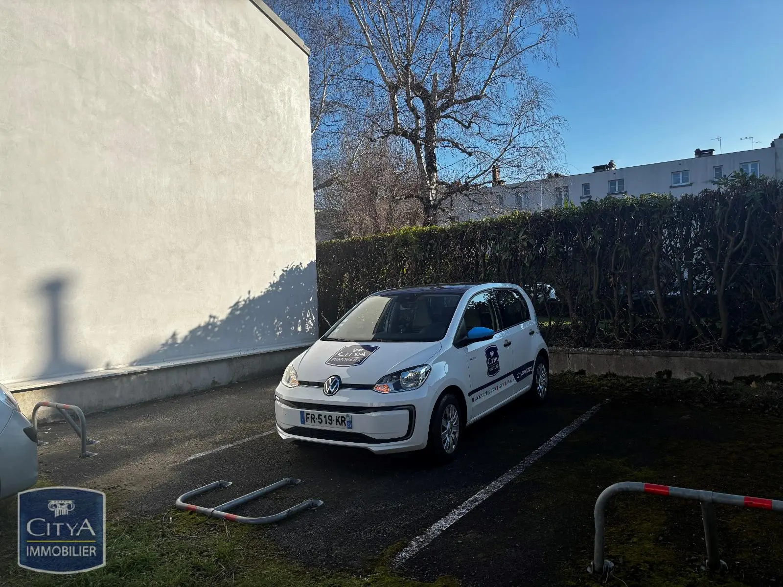 Photo 2 Parking