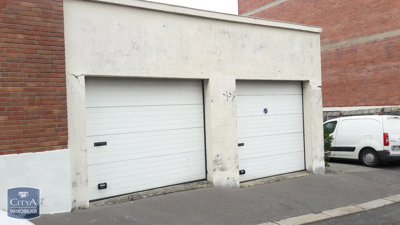 Photo 3 Parking