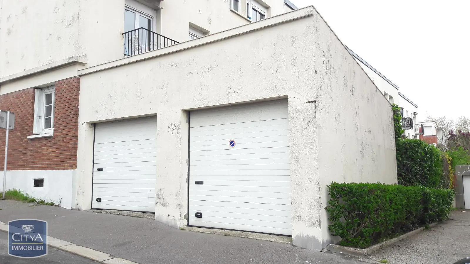 Photo 1 Parking