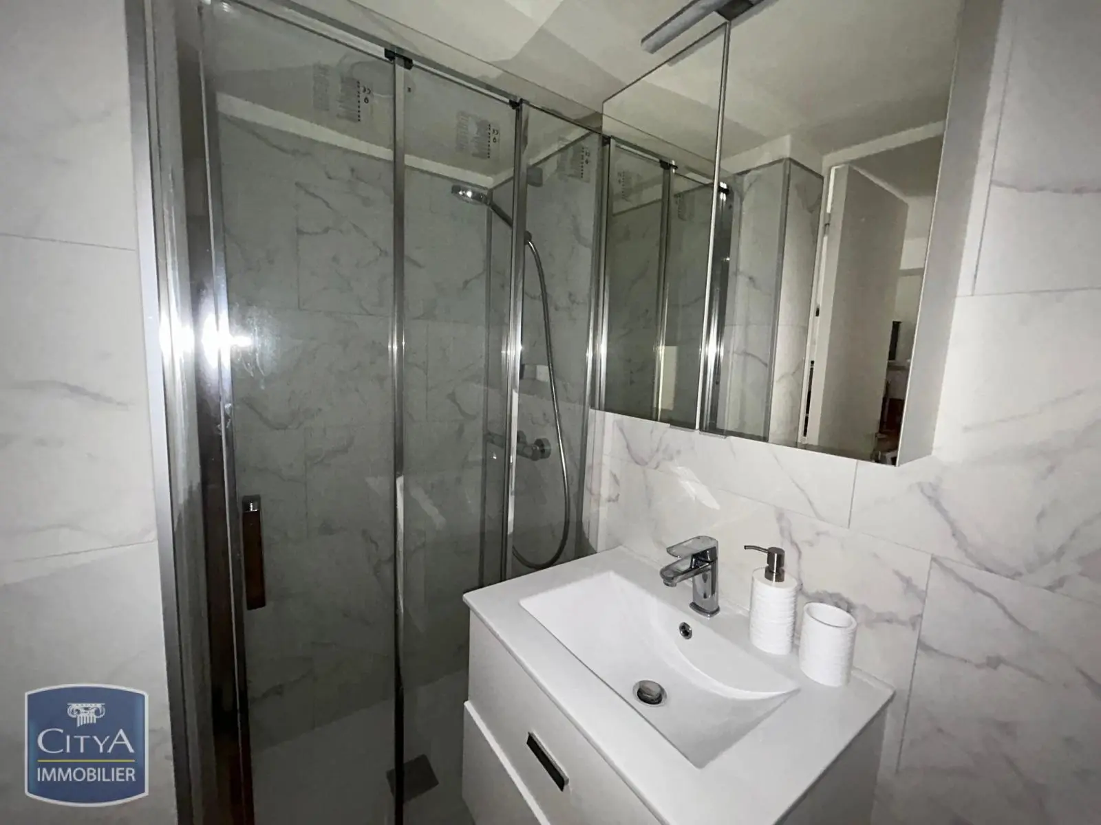 Photo 2 Appartement 1 pièce 16.1m²