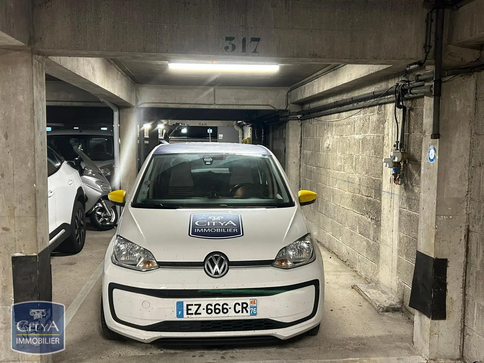 Photo 1 Parking