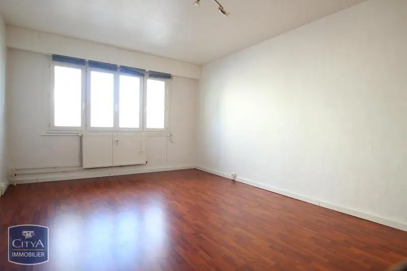 Illustration pour Appartement 1 pièce 29m² Photo Appartement 1 pièce 29m²