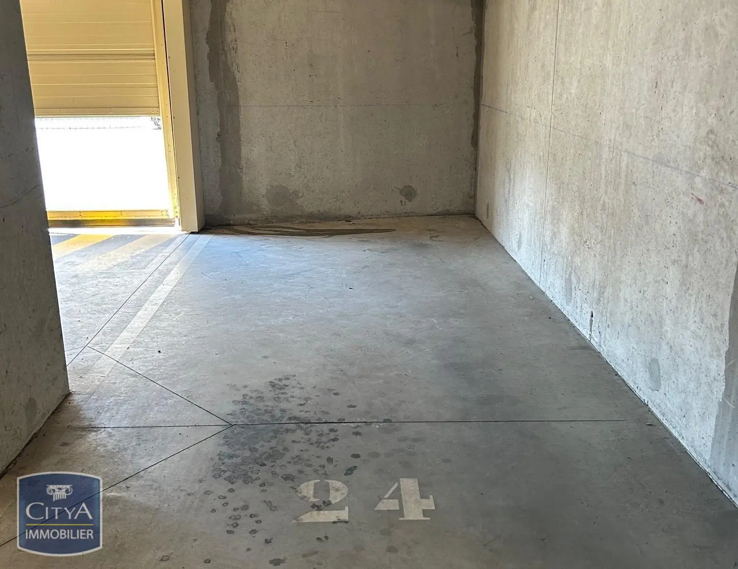 Photo 1 Parking