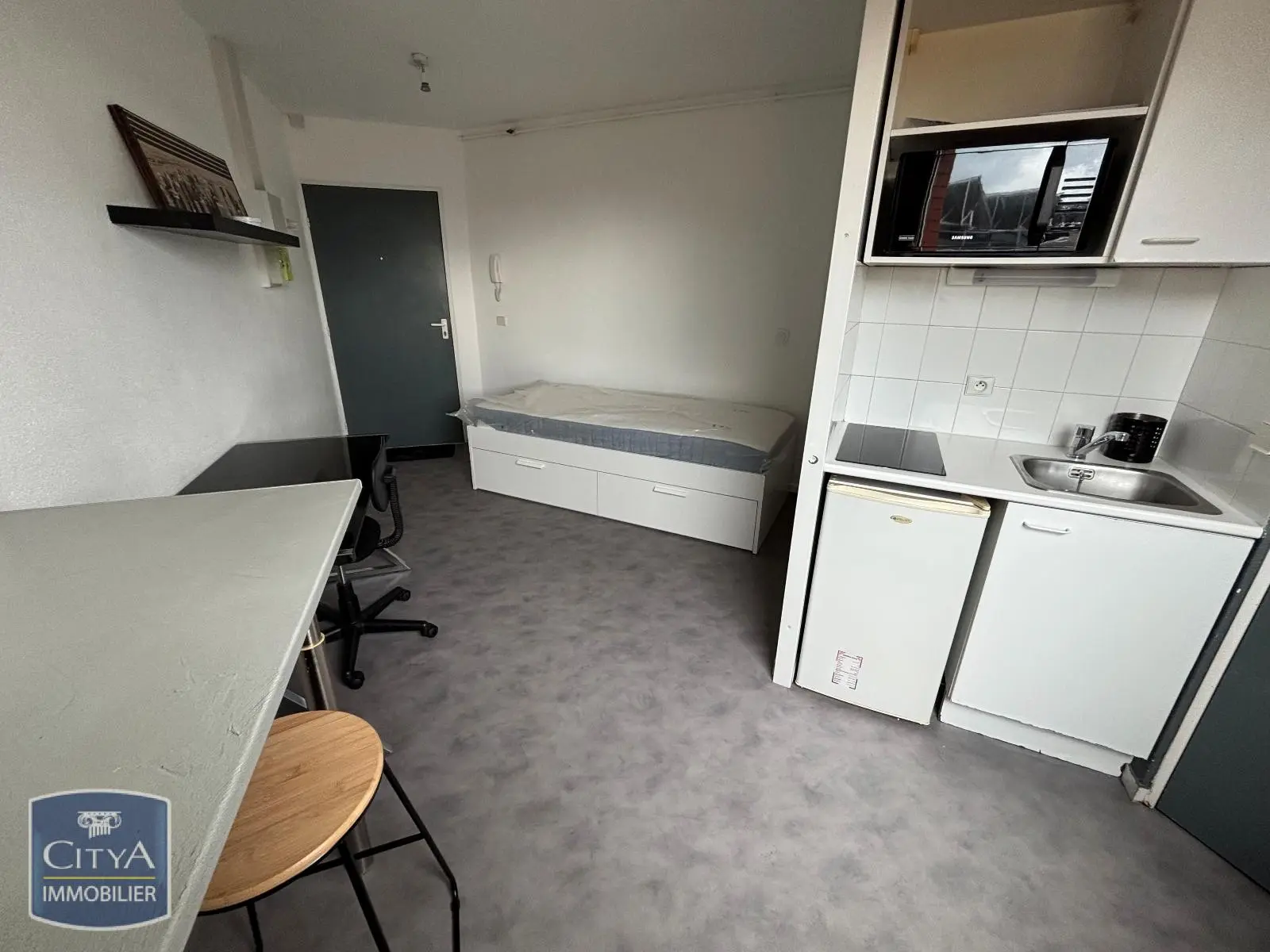 Photo 1 Appartement 1 pièce 18m²