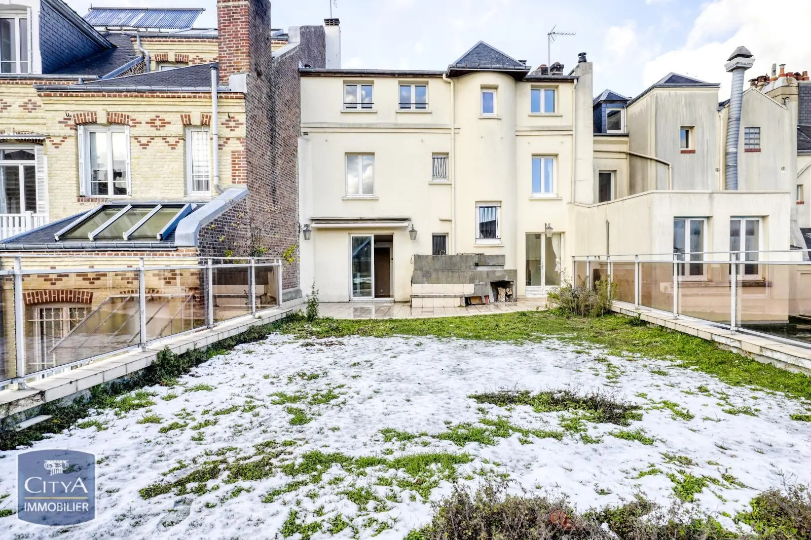 Photo 1 Maison 6 pièces 195m²