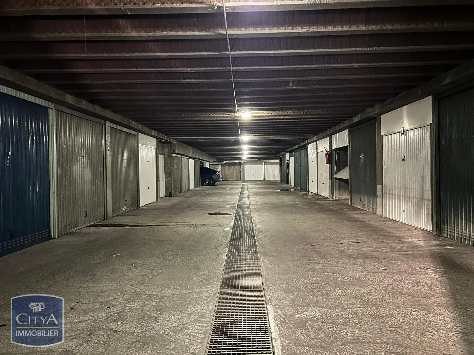 Photo 1 Parking