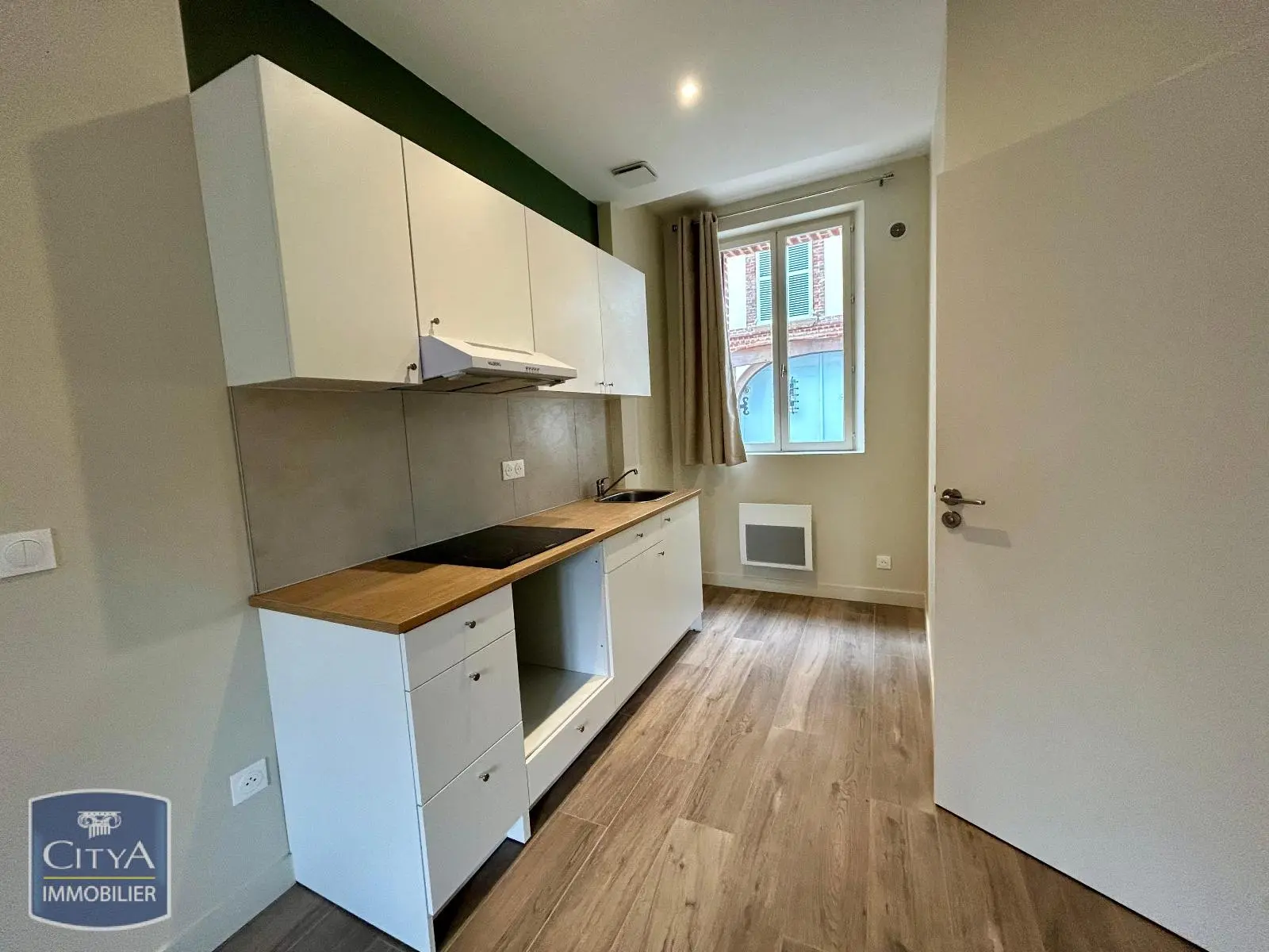 Photo 2 Appartement 1 pièce 27.9m²