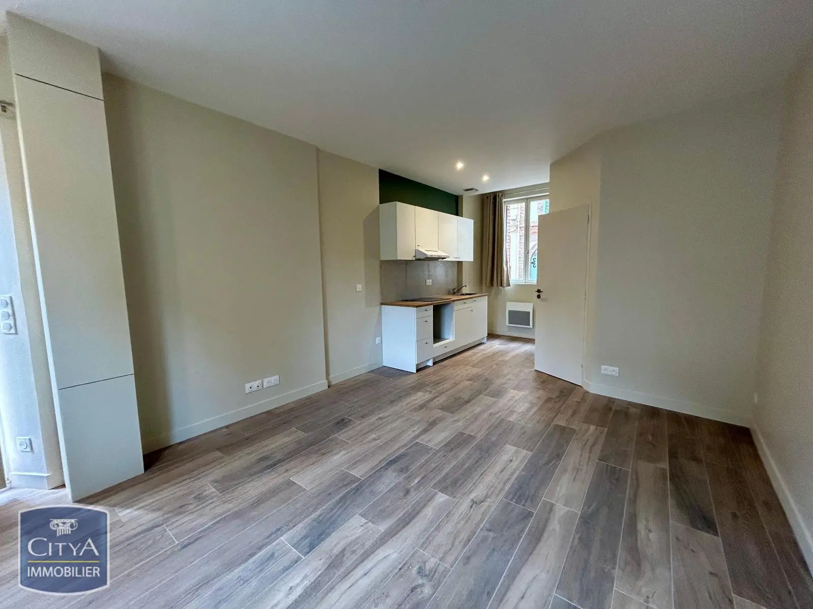 Photo 1 Appartement 1 pièce 27.9m²