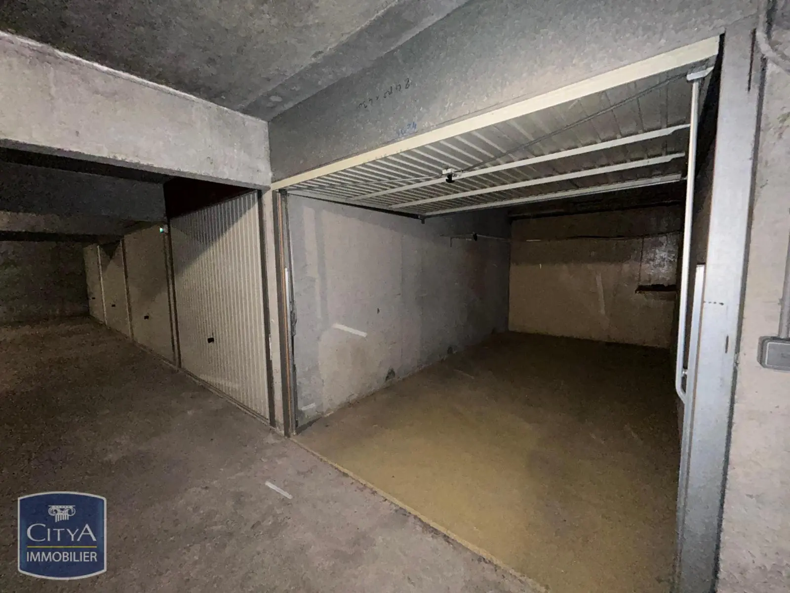 Photo 2 Parking