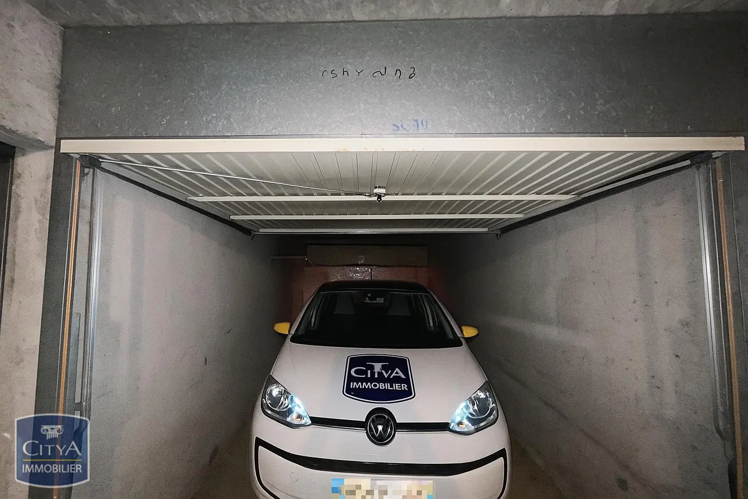 Photo 1 Parking