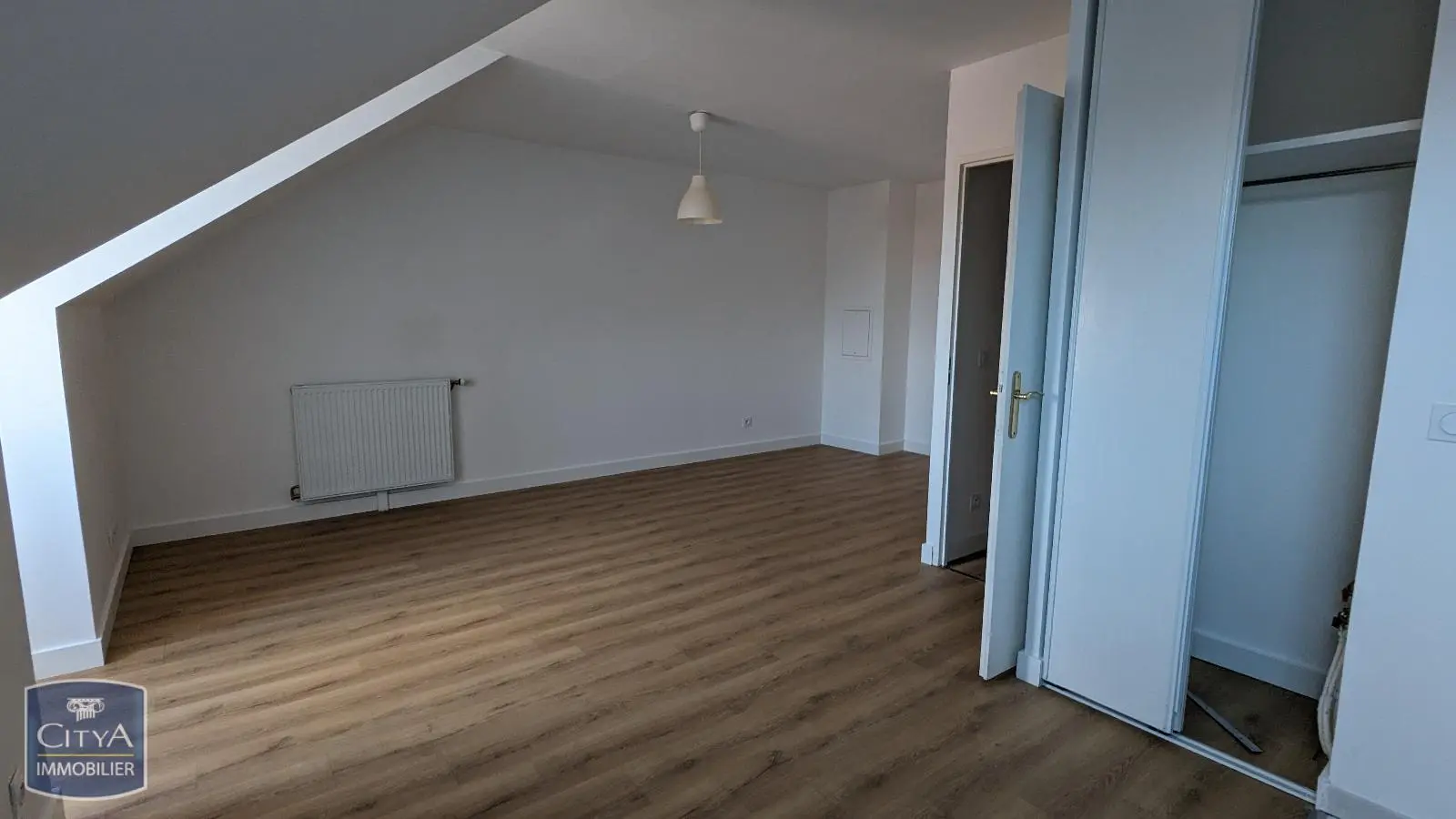 Photo 2 Appartement 1 pièce 29.8m²