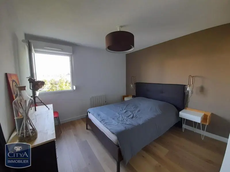 1 CHAMBRE + 1 BUREAU
