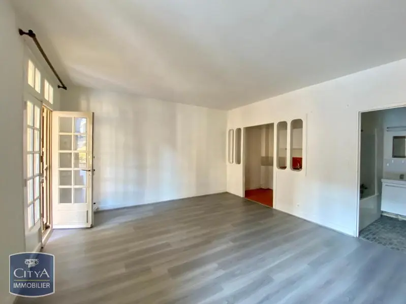 Photo 1 Appartement 1 pièce 27.92m²
