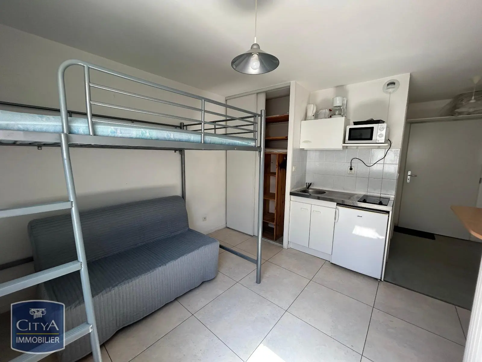 Photo 1 Appartement 1 pièce 18.28m²