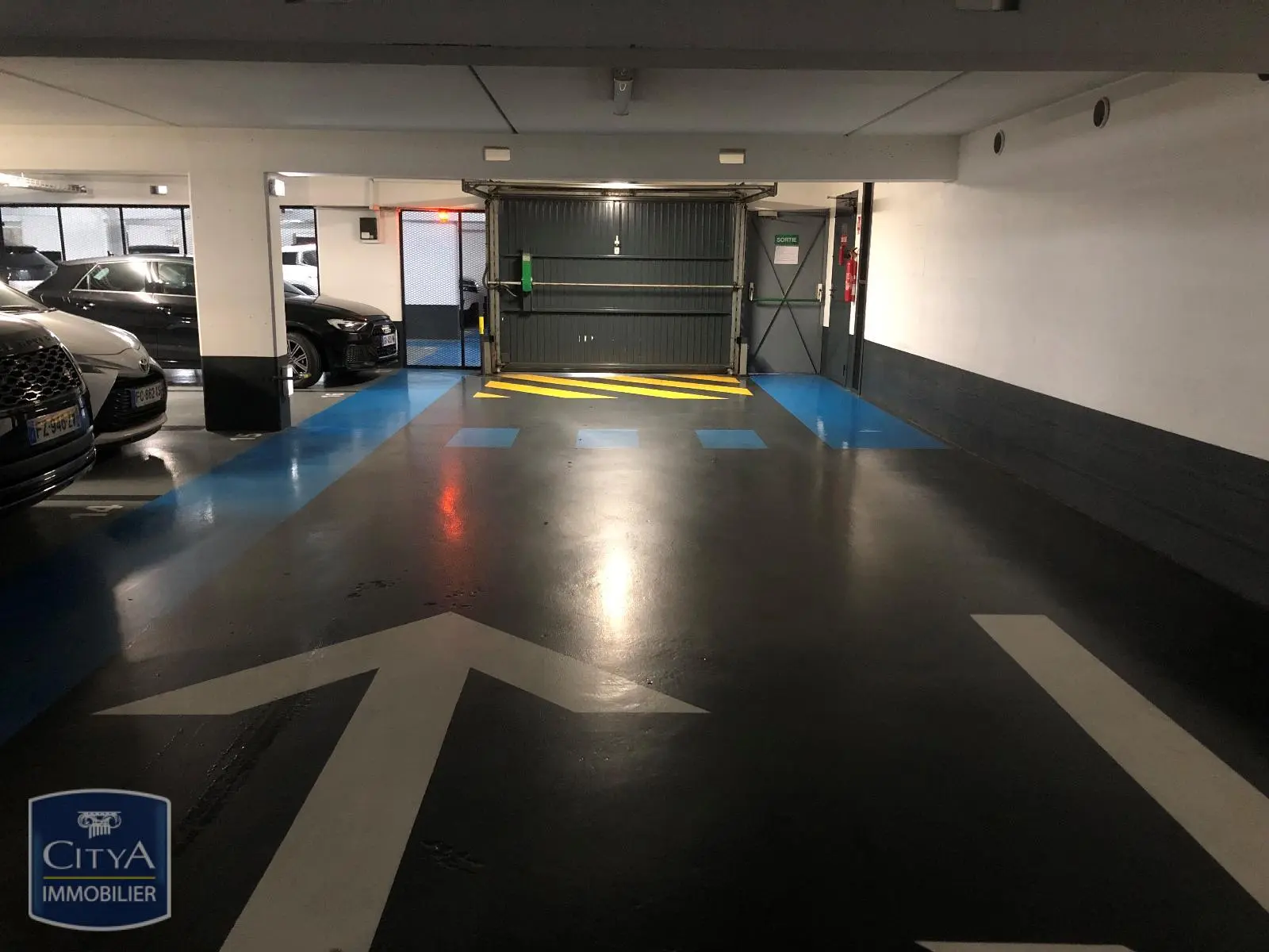 Photo 3 Parking