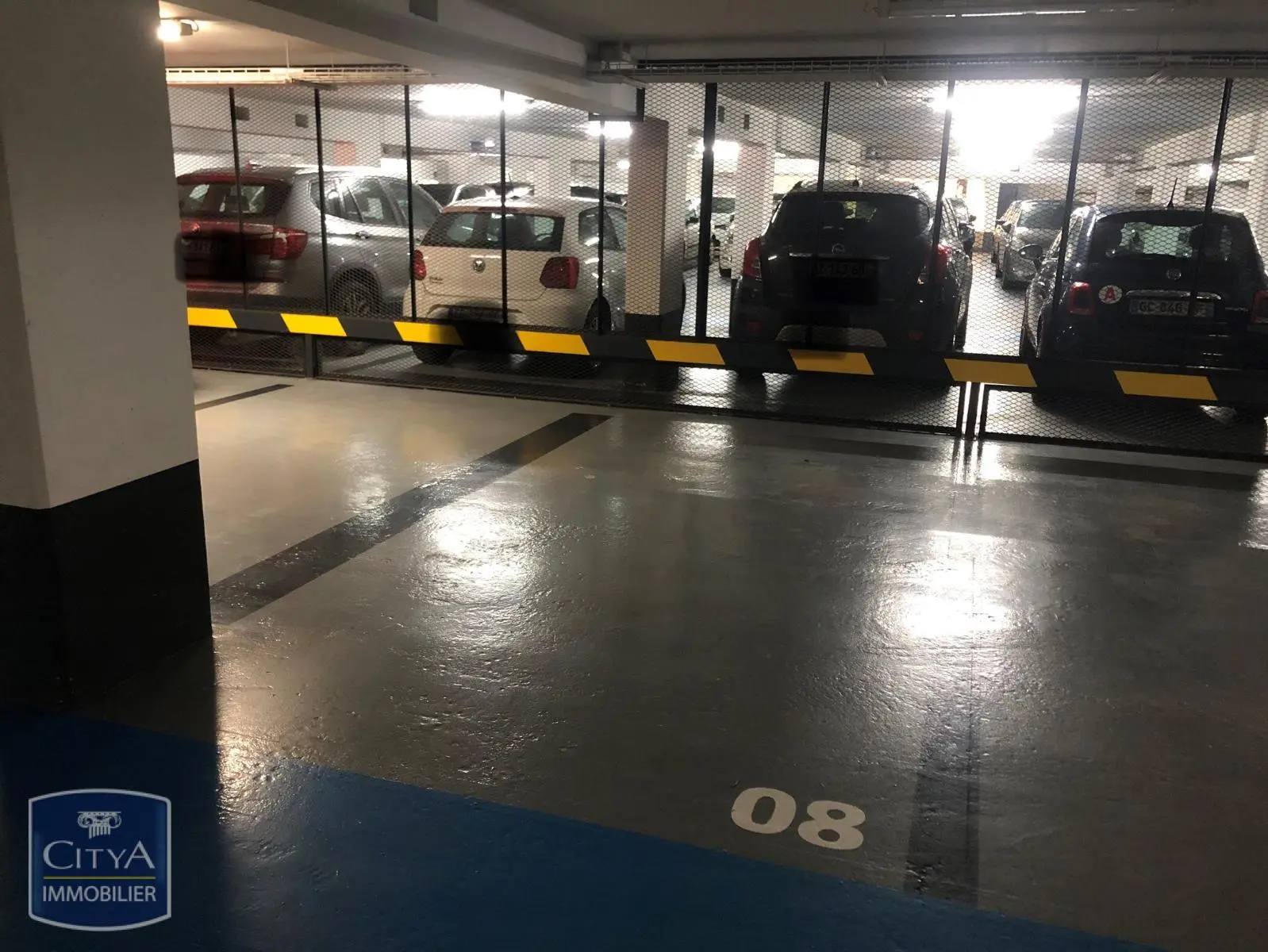 Photo 1 Parking