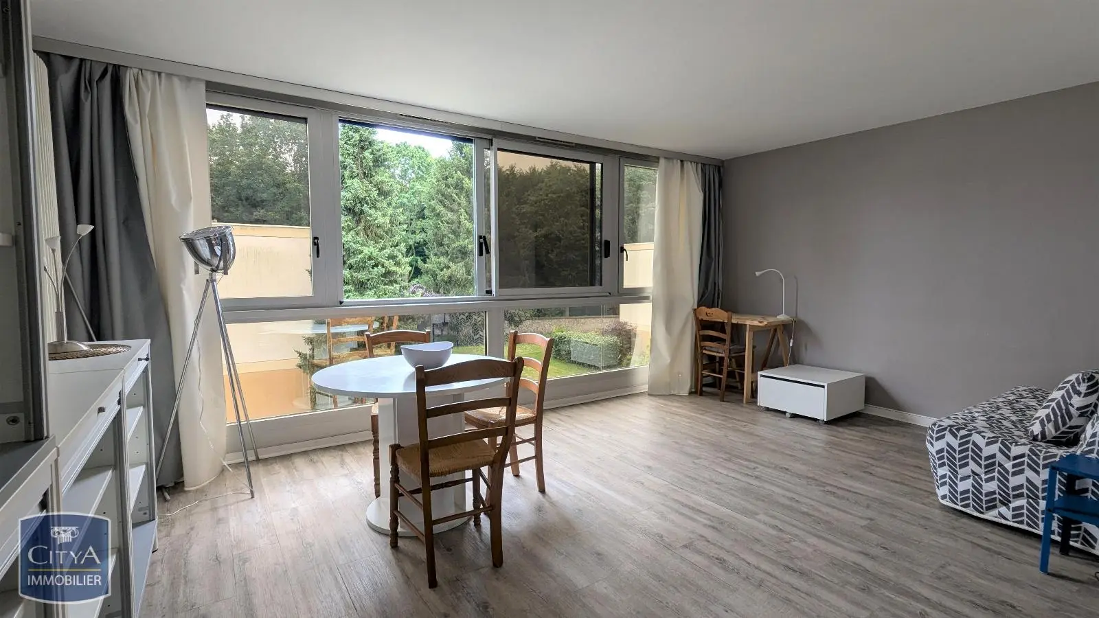 Photo 2 Appartement 1 pièce 28m²