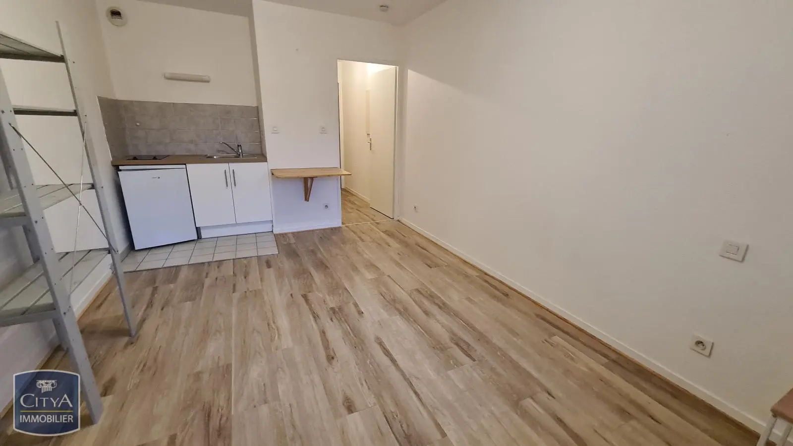 Photo 2 Appartement 1 pièce 21.48m²