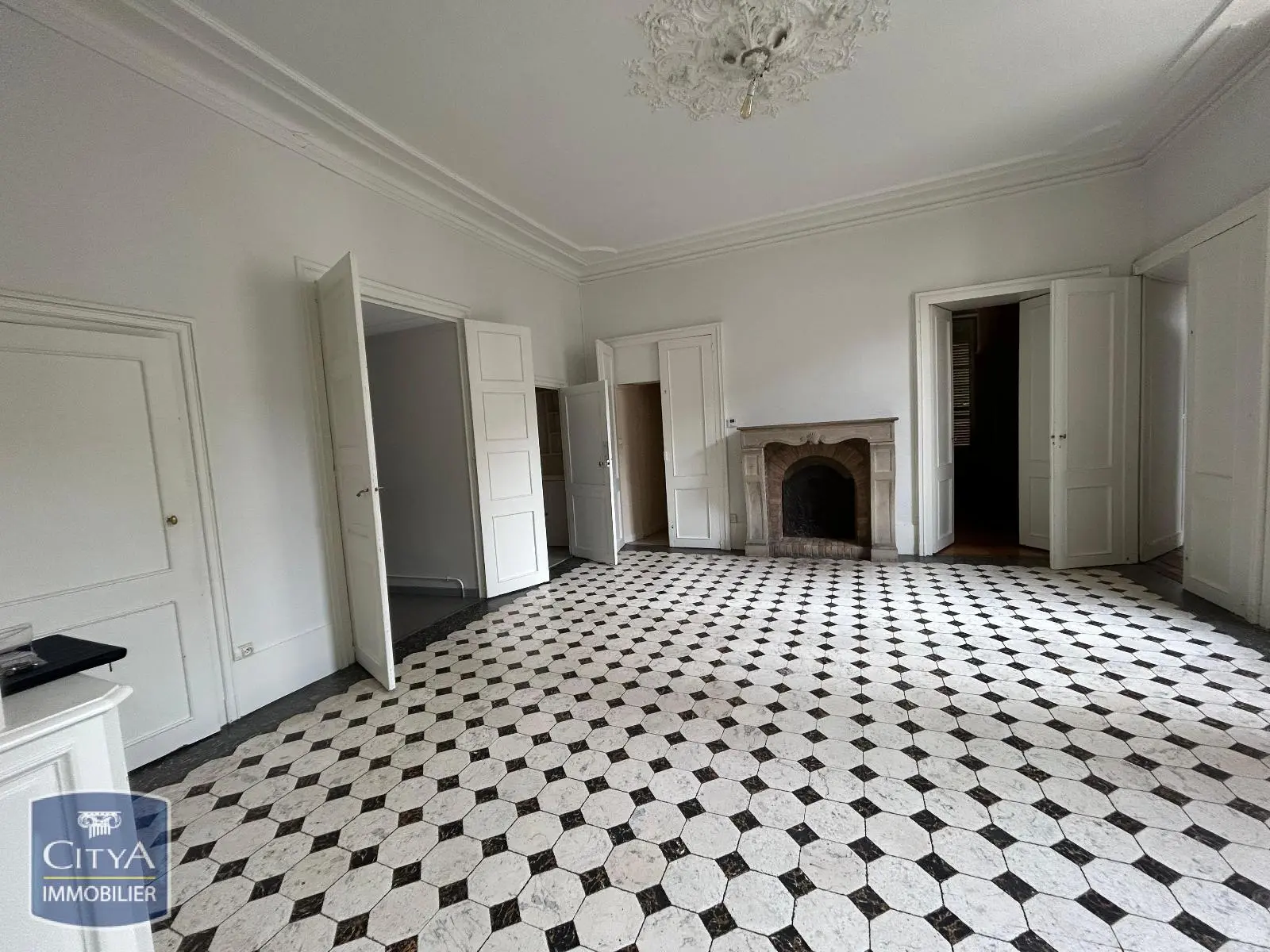 Photo 1 Appartement 6 pièces 191.65m²