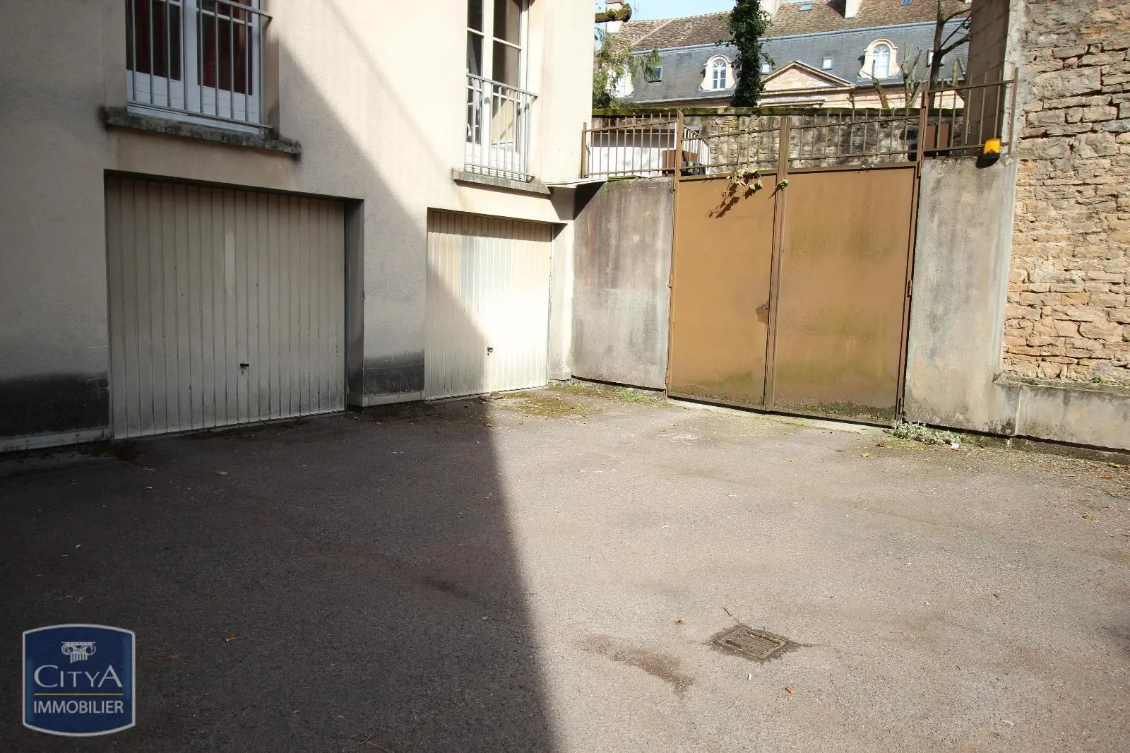 Photo 2 Parking
