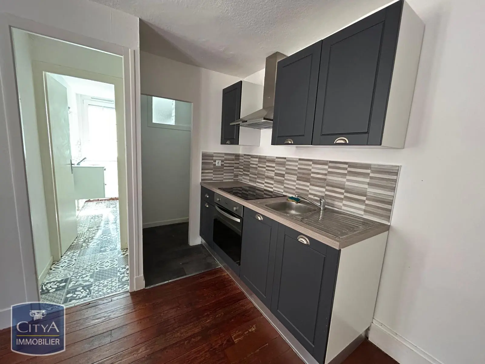 Photo 2 Appartement 1 pièce 28.16m²