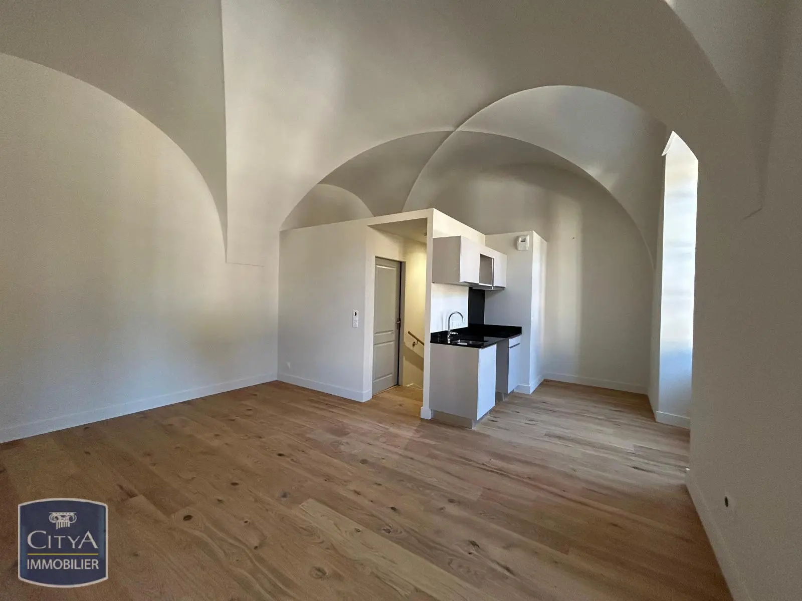 Photo 1 Appartement 1 pièce 33.2m²
