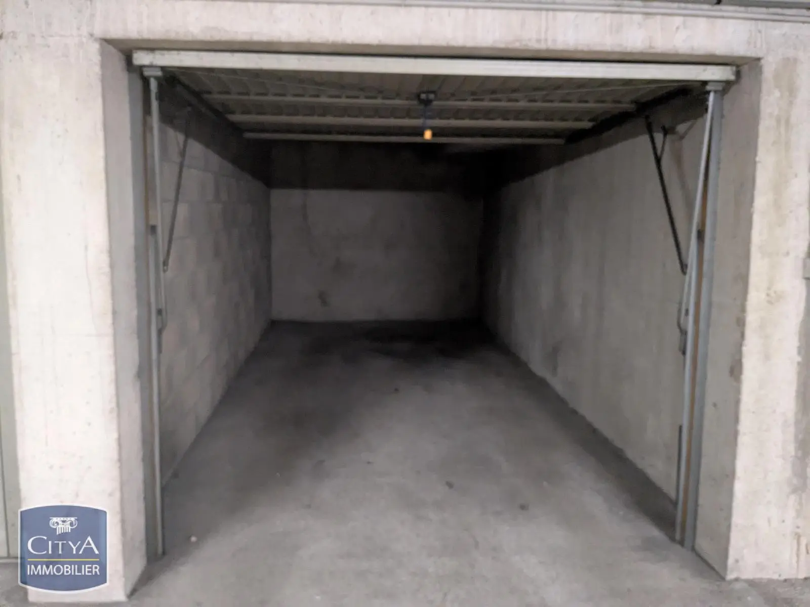 Photo 2 Parking 13m²