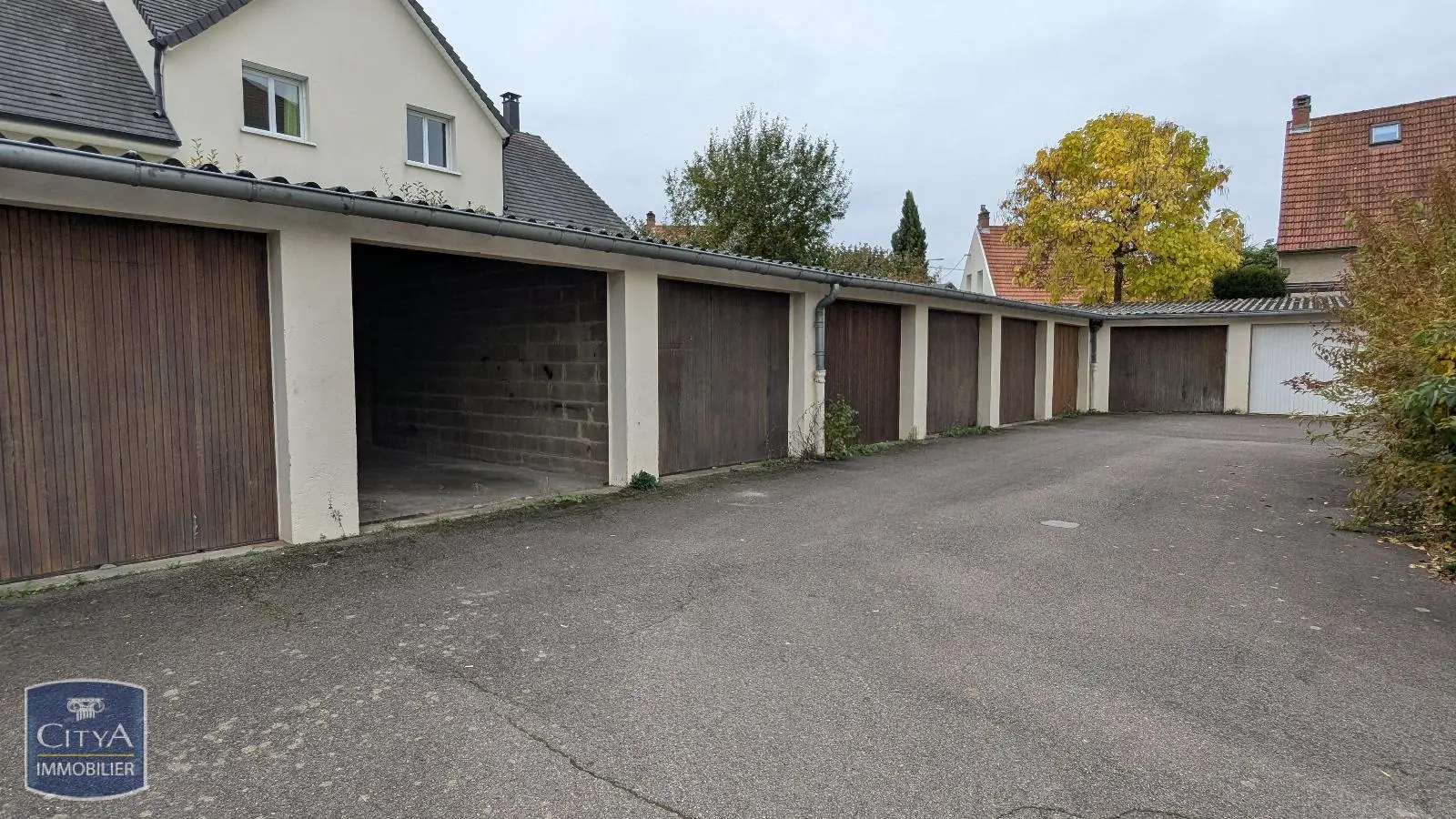 Photo 4 Parking