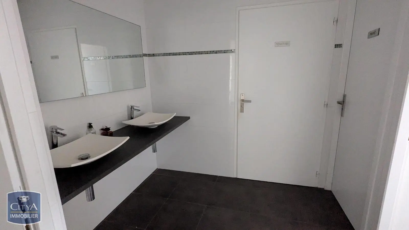 Photo 11 Local Commercial