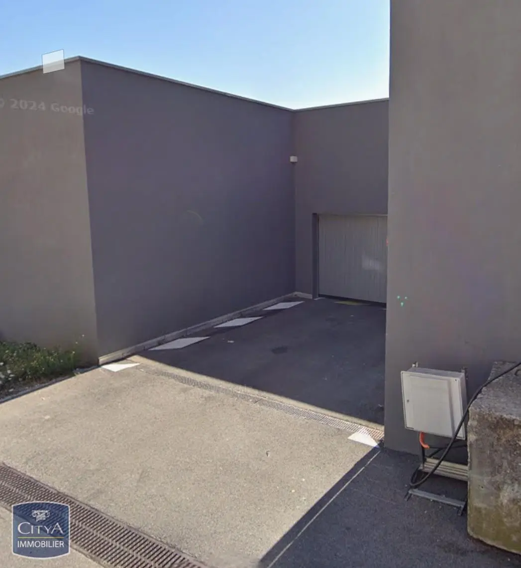 Photo 1 Parking