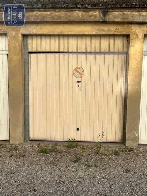 Photo 3 Parking
