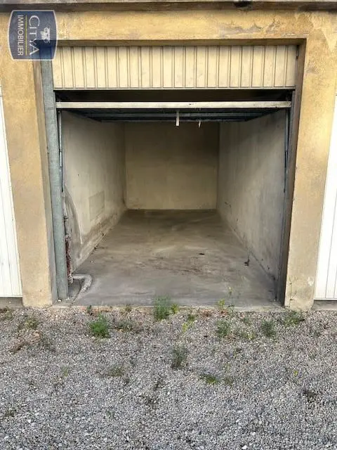 Photo 2 Parking