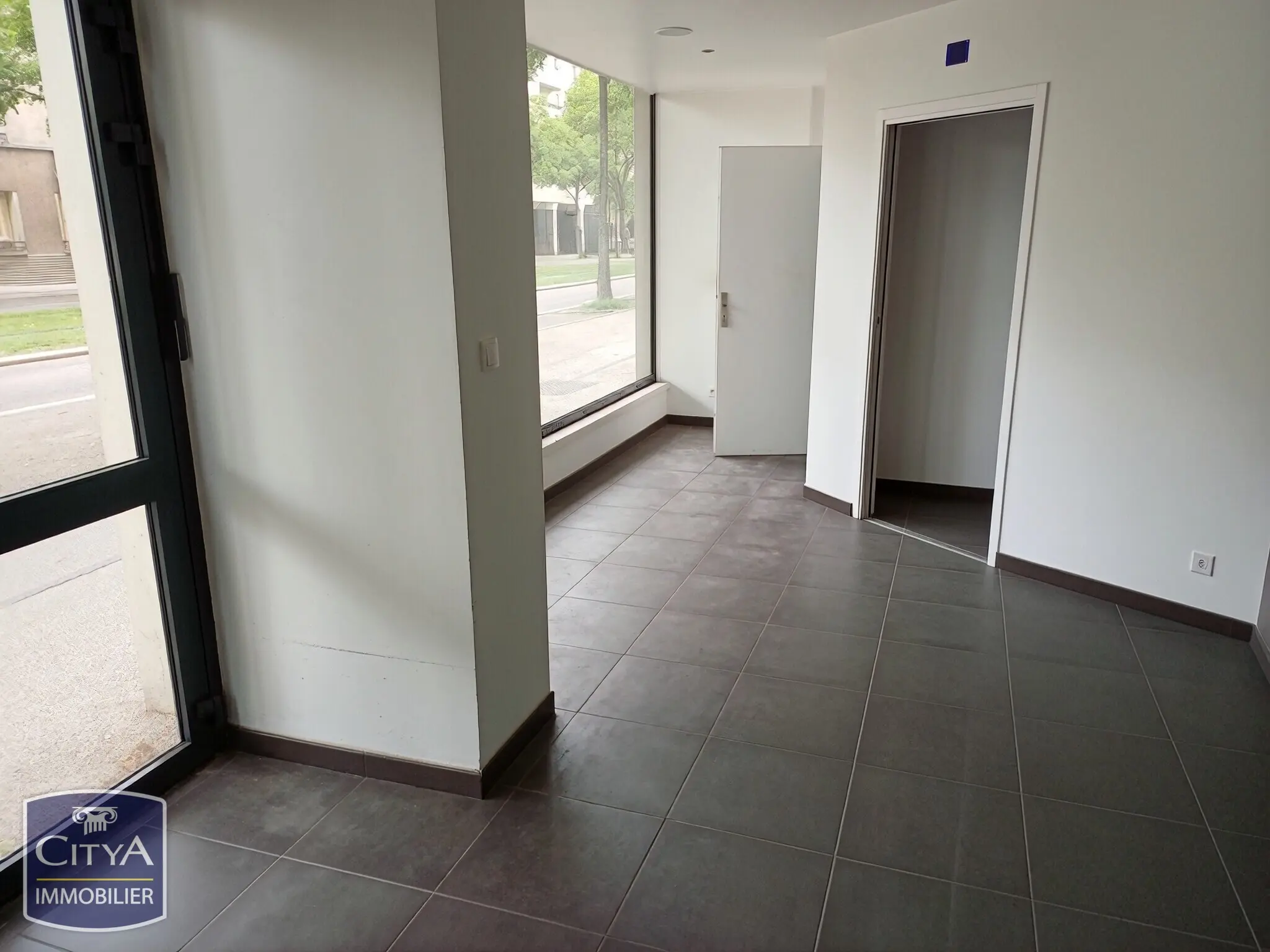 Photo 4 Local Commercial 100m²